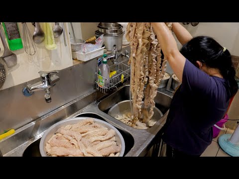 Taiwan's Iconic Street Food, Oyster Mee Sua, Stinky Tofu Making / 蚵仔大腸麵線,臭豆腐製作