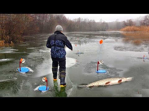 НИКОГДА НЕ СДАВАЙСЯ...!!! СТРЕЛЯЮТ ЖЕРЛИЦЫ на РУСЛЕ!!! РЫБАЛКА на ЩУКУ ЗИМОЙ со ЛЬДА