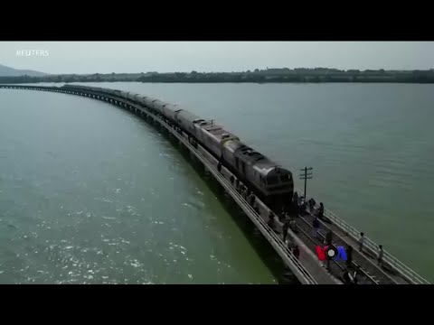 “ရေပြင်ပေါ်မှာ ရထားစီး” ဆိုရှယ်မီဒီယာ လူကြည့်များ သတင်းတို