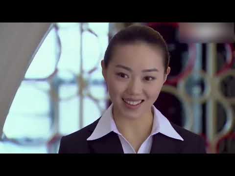 服务员2000的工资,对顾客竟用3万块态度,老板相中要挖她