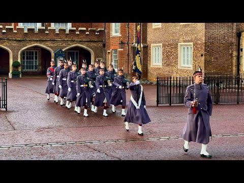 Spectacular Guard Display: The Balaklava Royal Regiment of Scotland on Duty at St James’s Palace