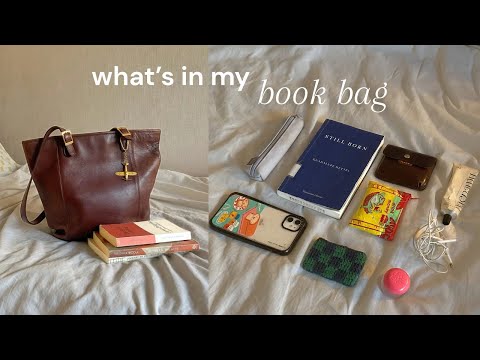 a bookish what’s in my bag 👜📚 vintage leather tote (& practical gift ideas for 2025)