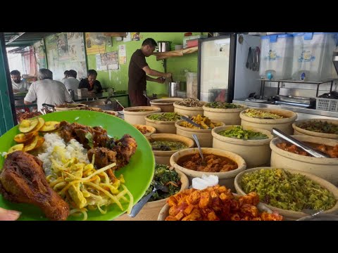 吉隆坡一家经济饭，至今42年历史，还是以正宗南印度风味烹制，30种配菜任选，是干饭人的好去处……