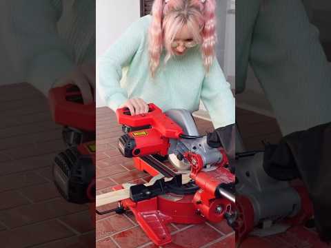 ILLEGAL! Viki mit der Kreissäge 😱 keine gute Kombination! 🚫 #ViktoriaSarina