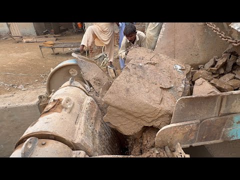 "Big Rock Crusher Machine: A Giant in Action"Big Rock Crushing: A Powerful Process"#stonecrusher