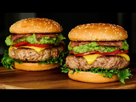 The perfect burger with bacon and avocado in 10 minutes.