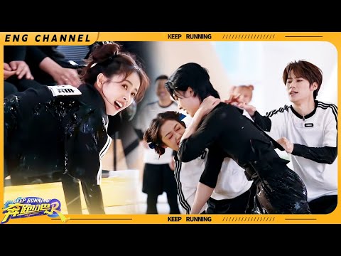 Tearing down the name tags on the slippery ground is so exciting! |Keep Running S12|CLIP|EP9