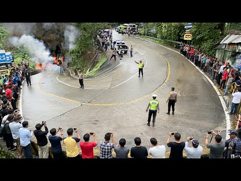 BIKIN SESAK NAFAS !!! Drama Hari Ini, Truk Asal Eropa Terjebak Total Melintas Tikungan Nanjak Sempit