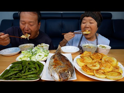 Korean Homemade foods! Onion pancake & pea salad - Mukbang eating show