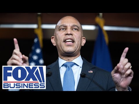 WATCH: Hakeem Jeffries REFUSES to answer questions on Epstein texts