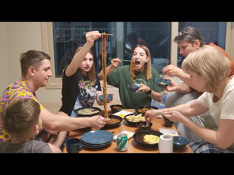 (ENG SUB) Reactions of Ukrainian families who tried Korean black noodle for the first time
