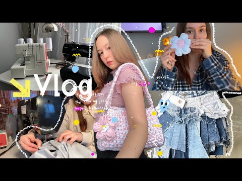 ✂️🌸 Sewing vlog | шью апсайкл юбку + мне подарили оверлок! 🪡🤍