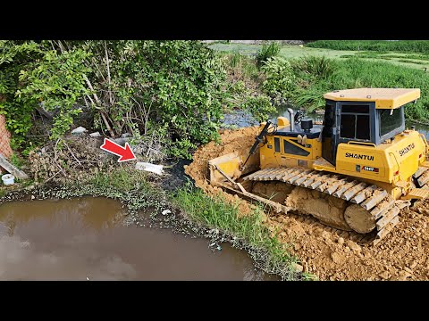 Show great task!! Fill using by powerful bulldozer with huge dump truck 