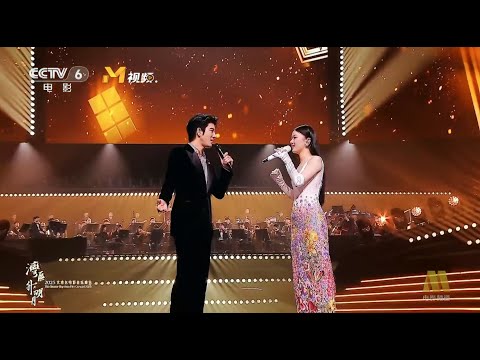“灣區升明月”2025｜王力宏、單依純帶來現場高光❗一曲《落葉歸根》展現了無可挑剔的Live實力🎶把音樂晚會推向情感的最高潮‼️#鳳凰衛視 #王力宏 #單依純 #大灣區