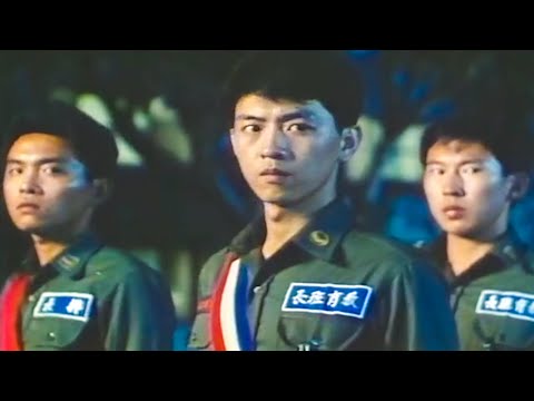 臺灣最經典的軍教片之一!男孩成長為男人的故事,庹宗華也因此被譽為天下第一班長。解說《報告班長》