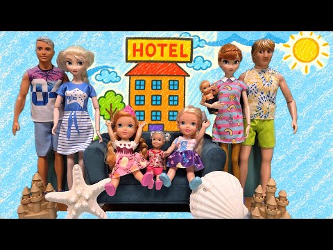 Hotel ! Elsa & Anna toddlers are on vacation - Barbie dolls