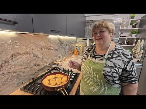 Семейный влог. Солю скумбрию и жарю  пирожки.