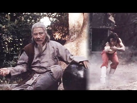 A hidden master appears, guiding a young man to make his skills soar, sweeping the martial world!