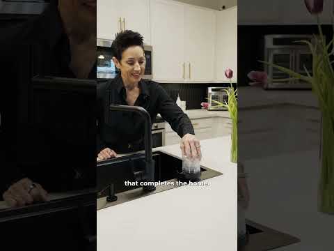 This Cul-De-Sac Home Has a Waterfall Kitchen Island and a Backyard Built for Entertaining #shorts