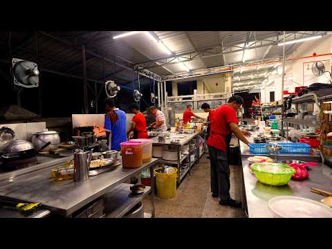 100 Fish Sold Daily! The Steamed Fish at This Busy Restaurant Is So Fresh, It's Still Winking!
