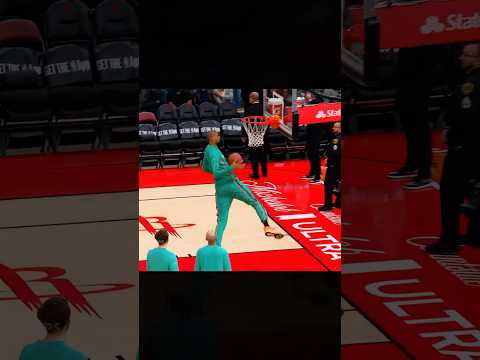 Wemby playing on a MINI HOOP 😱