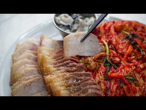 Never add too much water!! The secret to boiling pork shoulder without losing flavor