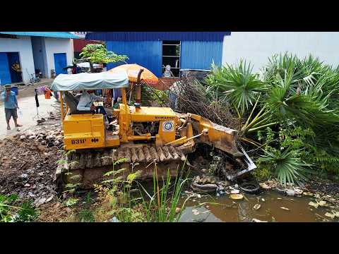 First Start a New Landfill Project! Using Dozer D31P Pushing Stone with 5Ton Truck Unloading Soil