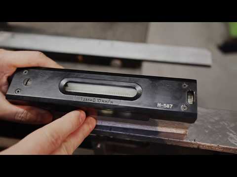 Измерение прямолинейности поверхностей уровнем.