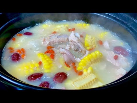 When making pork belly stewed with ribs, it is very important to clean the pork belly.