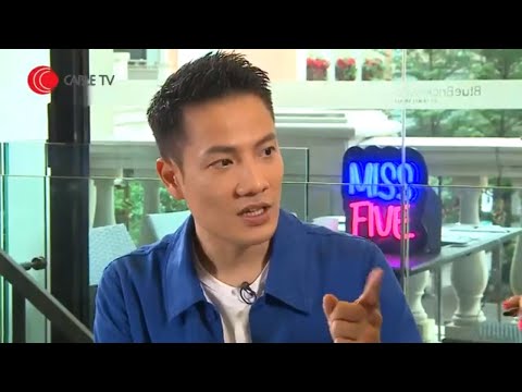 丁子高憶述結識楊千嬅經過 原來經黎明經理人介紹 事後相約打羽毛球欣賞她真性情！當年憑紐西蘭新秀歌唱比賽冠軍回港 以「VRF」組合推出《寒冰掌》2年後解散【伍姑娘真識食 2016 #丁子高 中文字幕】