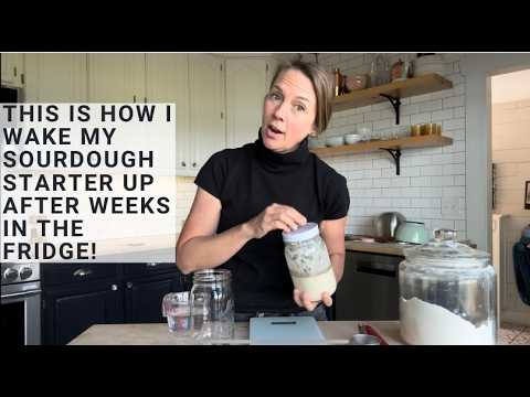 How to wake up your Sourdough Starter from the fridge : the trick to not feeding it everyday!