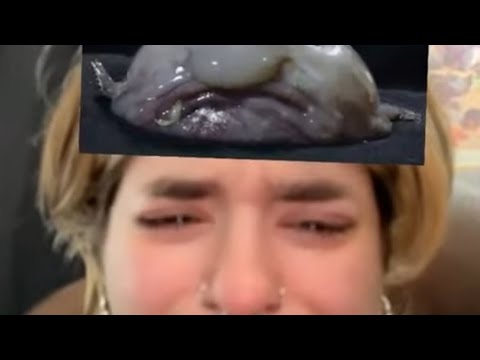 mama some funny tiktoks behind you 💜