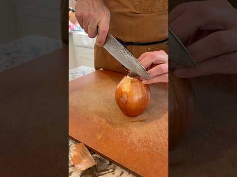 How to dice an onion 🧅. #knifeskills #onion #cookingbasics