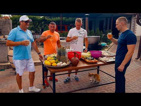 40 LITERS OF TOM-YAM! IN THE CAULDRON in THE COURTYARD. Tom-YAM CAUCASIAN-STYLE