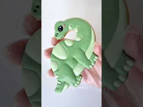 🦕 Simple dinosaur cookie decorating #cookiedecorating #dinosaur #royalicing