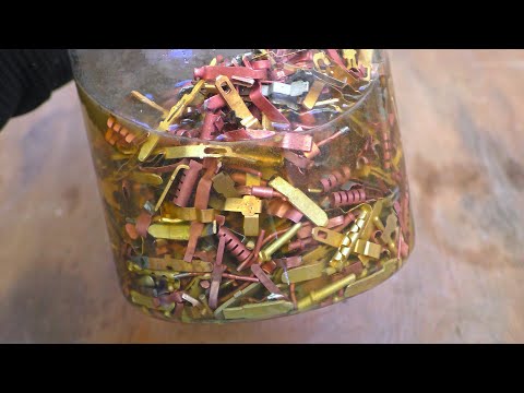 Смываю посеребрение простым способом.