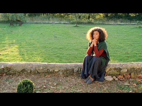 丈夫早年去世，女人已年過40，早已失去對愛情的憧憬，但接踵而至的愛情放在面前卻不敢面對！【阿奕】