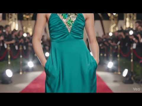 Zoe looks stunning in everything.