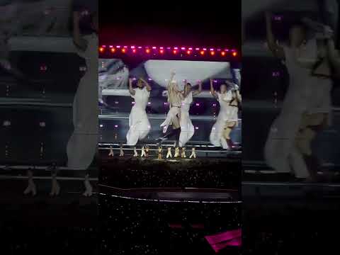 #blackpink “Whistle” chorus live from the #deadlineworldtour Barcelona