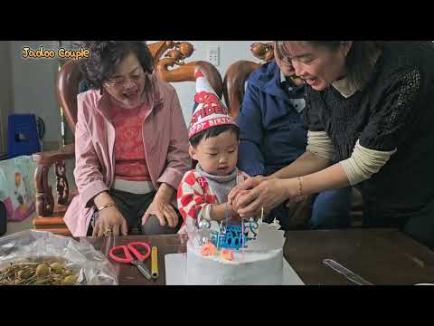 The Korean in-laws throw Hyunsu a birthday party before leaving for his Vietnamese relatives' house.