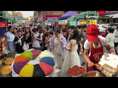 中国南方最受欢迎的早市合集，碳水天堂！人气火爆的街头小吃，烟火气十足，超过100种美味美食！现榨生米粉，老牌香豆腐，手工油茶，现烤生蚝，大串烤肉，爽口糖水，水果酸野，让人无法抗拒的美食狂欢！