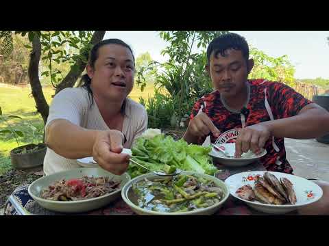 A delicious mushroom and bamboo shoot curry, spicy papaya salad with grilled fish – an unforgetta...