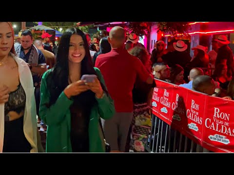 co MEDELLíN AT 1AM IN LA 70