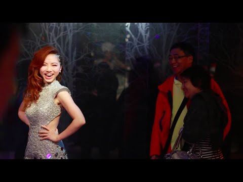 G.E.M. 鄧紫棋惡作劇 at Madame Tussauds Hong Kong (香港杜莎夫人蠟像館)