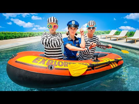 Mark and Dad how thieves learn safety rules in the pool with Policeman