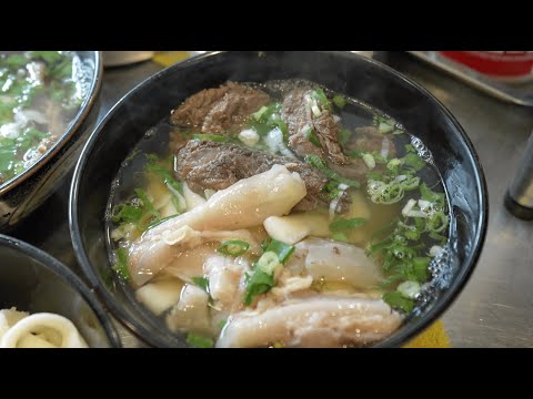 職業軍人退伍後專心研發牛肉麵，湯頭極清澈的牛肉麵誕生了。 牛肋條牛肉麵