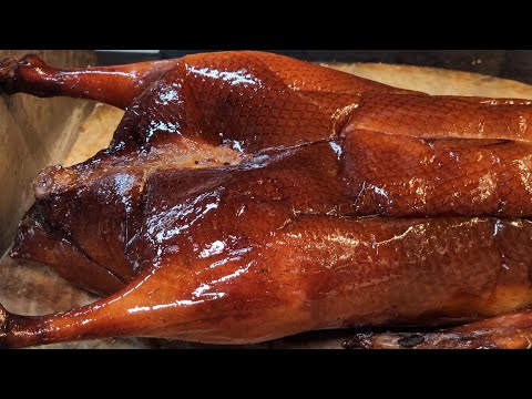 香港夜繽紛，陳皮燒鵝天花板，華哥好刀章，超級熱辣辣，皮脆肉嫩油花香，妙齡#燒鵝 八年#陳皮 #香港美食 #尖沙咀 肥美焦糖#腩仔#叉燒 肥美#油鷄 #探店#太極師傅 #燒臘 #燒味 #HongKong