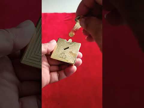 Key through coin #magic #trending #viral #magician #trendingshorts #coin