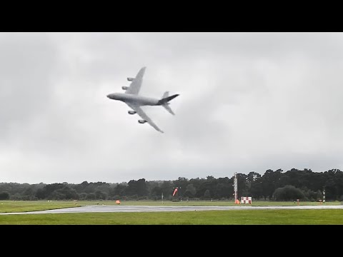 25 Unbelievable Aviation Moments Caught on Camera