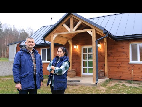 Happy family life in the village. Daily changes. Country-style roasted meat